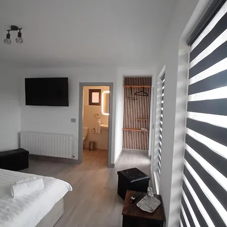 Lian House Jaktstuga Corbeni